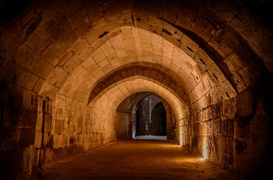 Les Mystères de l'abbaye et du village de Fontevraud Conférence de Bertrand MÉNARD