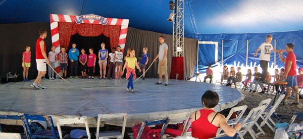 Une école du cirque investit le complexe sportif des Rives du Thouet