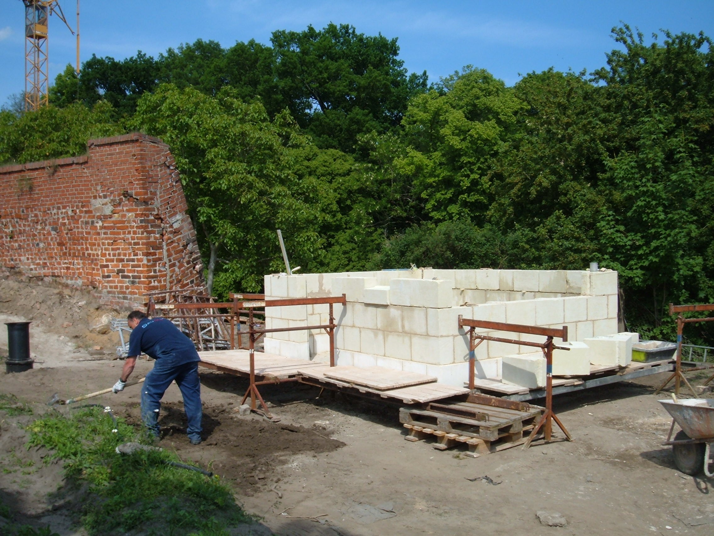 La loge de vigne saumuroise sort de terre à Havelberg