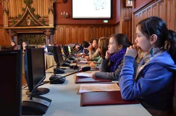 Des écoliers à la découverte de la mairie