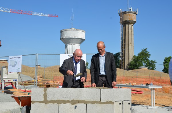 Pose de la première pierre de l'usine d'eau potable