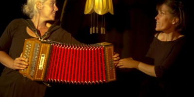 "PETIT À PETIT L'OISEAU FAIT SON NID" Un spectacle pour les tout petits à la Maison des Petits Pas