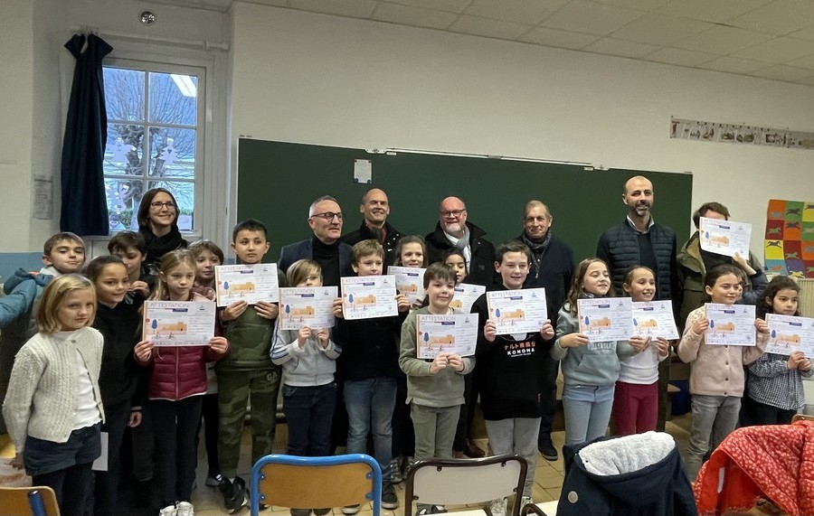 Savoir rouler à Vélo : remise de diplôme pour des élèves saumurois