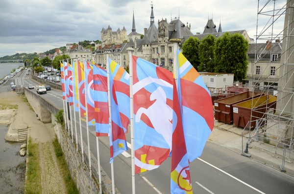 Saumur pavoisée pour l'été