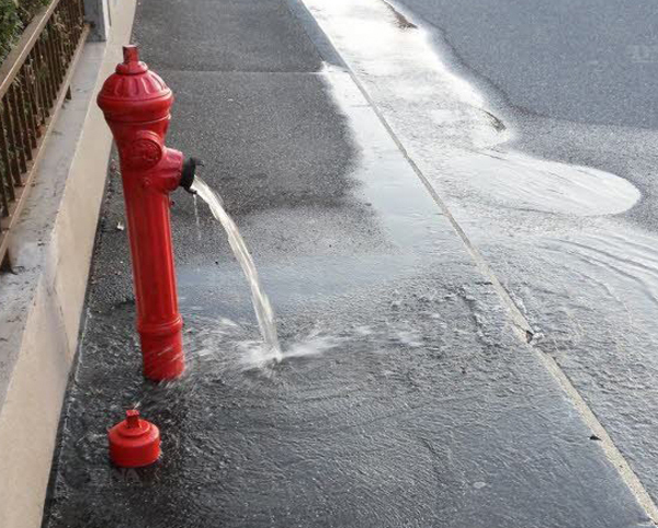 La Ville de Saumur contrôle ses poteaux incendie